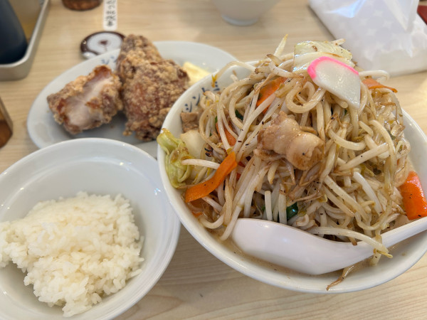 「濃厚タンメン大盛野菜増し+唐揚げセット」@極濃湯麺 シントミ 藤岡店の写真