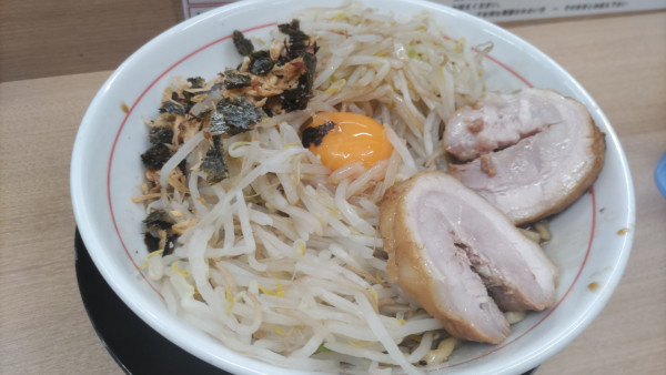 「小ラーメン＋汁なし（カラメ、ヤサイ）」@ラーメンハマコー 六浦店の写真