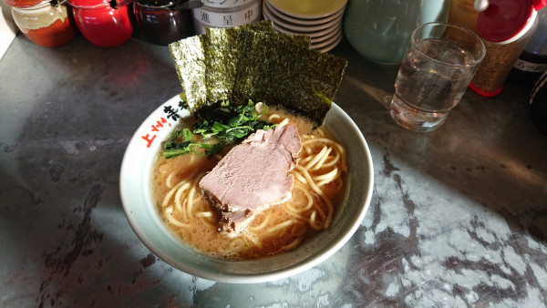 「らーめん 麺硬め 味薄め 脂多め」@横浜らーめん青木家の写真