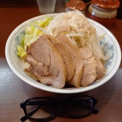 豚増しラーメン(かため・野菜W・油・背脂)