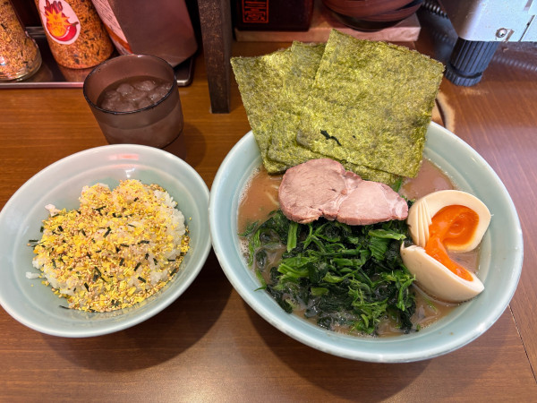 「ほうれん草ラーメン」@横浜家系ラーメン 五十三家の写真
