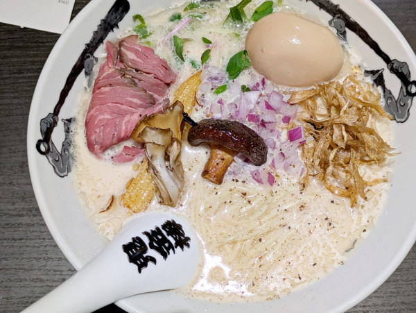 「牛骨らー麺+味玉」@鬼金棒 Labの写真