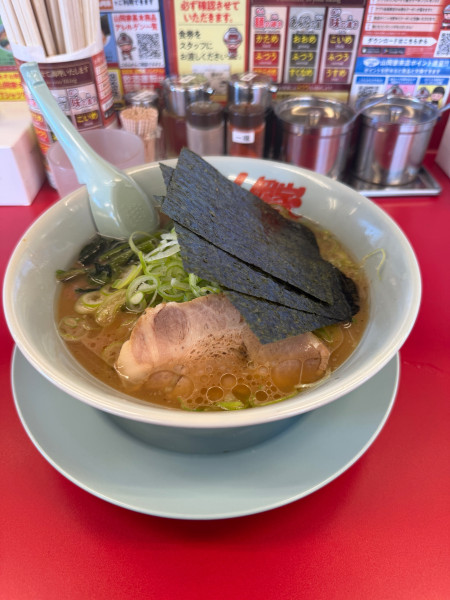 「醤油ラーメン　海苔　半ライス」@ラーメン山岡家 深谷店の写真