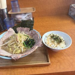 ネギチャーシューメン　　とろろ丼