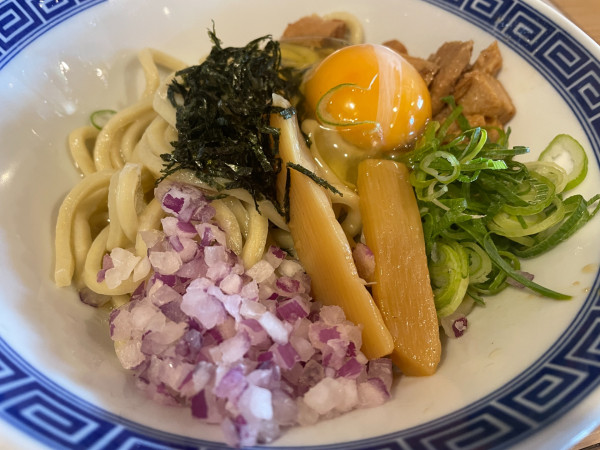 「油そば・塩・太麺：900円→500円＋生卵：100円=600」@油そば専門店 あぶらまみれの写真