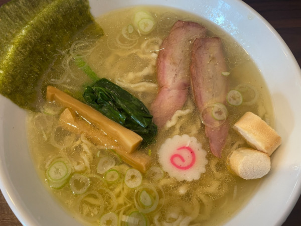 「塩ラーメン：930円」@手打中華 釈迦の写真