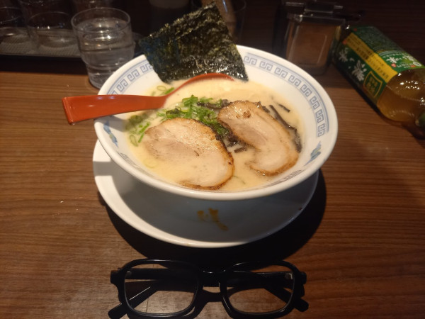 「ラーメン　白」@博多らーめん 一心堂 蒲田店の写真
