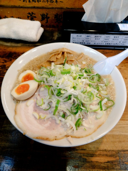 「中盛ラーメン1050円濃ギタ！」@こってりらーめん 誉の写真