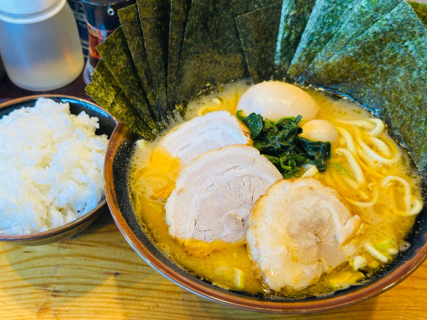 「MAXラーメン 1,160円 のり5枚 130円」@横濱家系ラーメン 明豊家 住吉店の写真