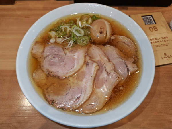 「しょうゆチャーシューメン+味玉  ﾒﾝﾏ抜き」@らーめん 竹三の写真