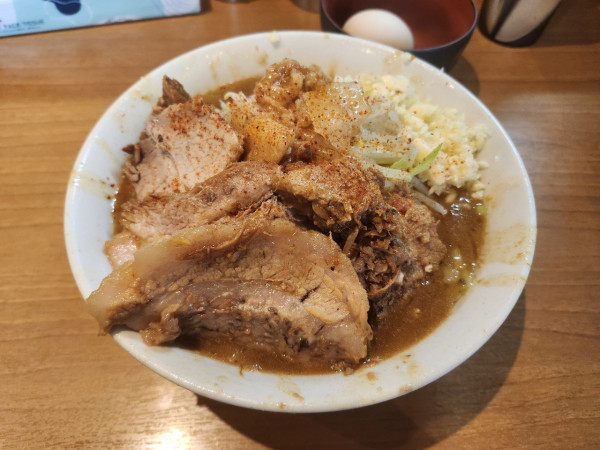 「ラーメン（200g）+生卵」@ラーメン 池田屋 高田馬場店の写真