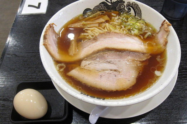 「醤油らーめん大判チャーシュー　1,130円他」@食堂 はせ川の写真