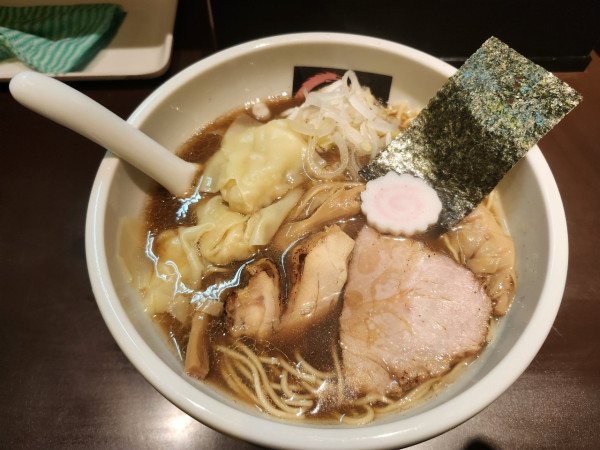 「煮干しそば+ワンタン」@おおぜき中華そば店の写真