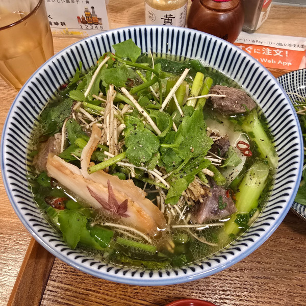 「ツキノワグマの中華そば 塩 ＋ 三関のせり」@キッチンきらくの写真