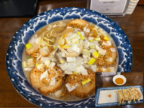 「みちのくラーメン1100円、手作り餃子390円」@がんこやかるがんラーメン 那珂店の写真