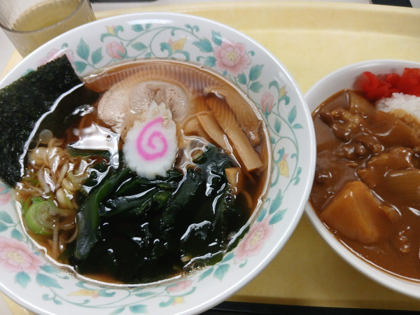 「ラーメンとミニカレーセット 700円」@足立区役所 食堂の写真