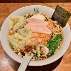 特上地鶏醤油ラーメン（1500円）