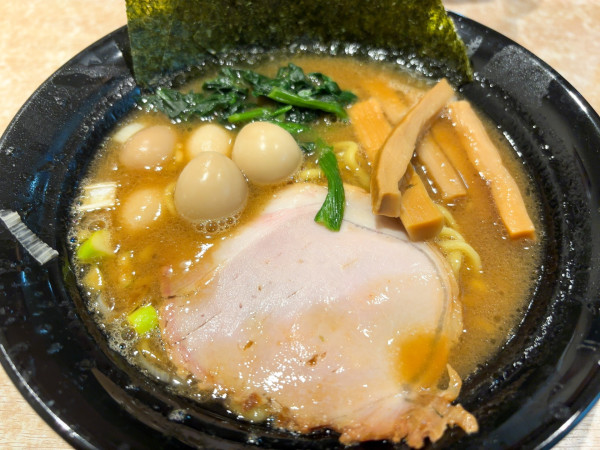 「ラーメン (+うずら、メンマ)」@横浜家系ラーメン 麺屋いぶすけの写真