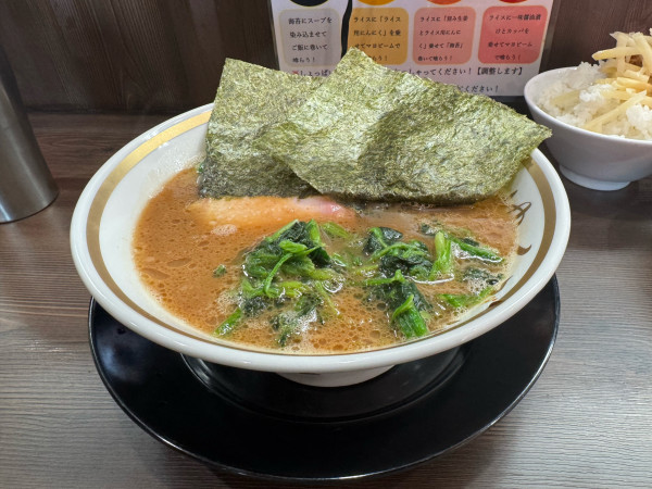 「ラーメン並(硬め)」@家系ラーメン ゆくる家の写真