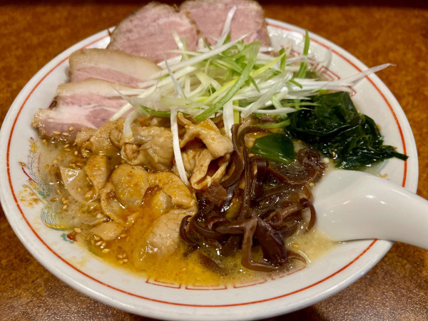 「モツチャーシュー麺」@ラーメン・ホルモン焼肉育元の写真