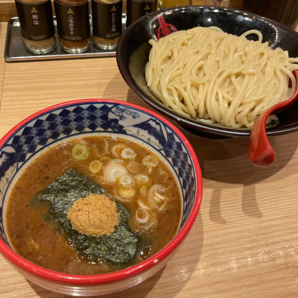 「つけ麺（大盛 500g申請、熱盛り）930円」@つけ麺専門店 三田製麺所 蒲田東口店の写真