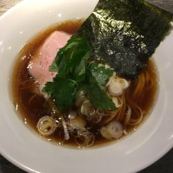 あご煮干し中華そば(900円)