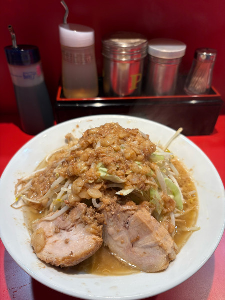 「ラーメン小950円　脂マシマシ」@ブタブタコブタラーメン 代々木店の写真