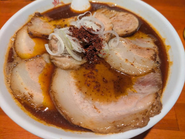 「辛肉ラーメン(1200円)」@麺酒場 まがり 八丁堀店の写真