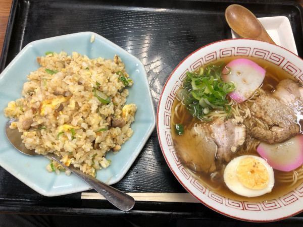 「醤油ラーメンと焼飯」@マルイ食堂の写真