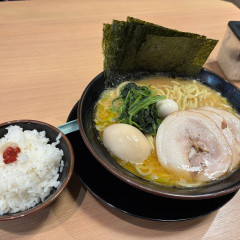 横濱家系ラーメン たくみ家 下妻店の画像