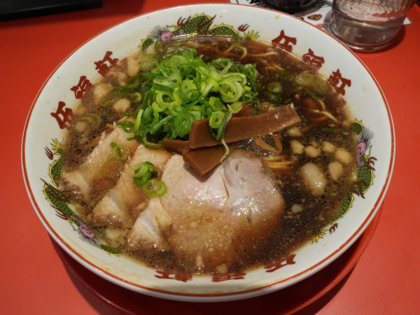 「背脂黒醤油ラーメン 麺硬め」@伍福軒 目黒店の写真