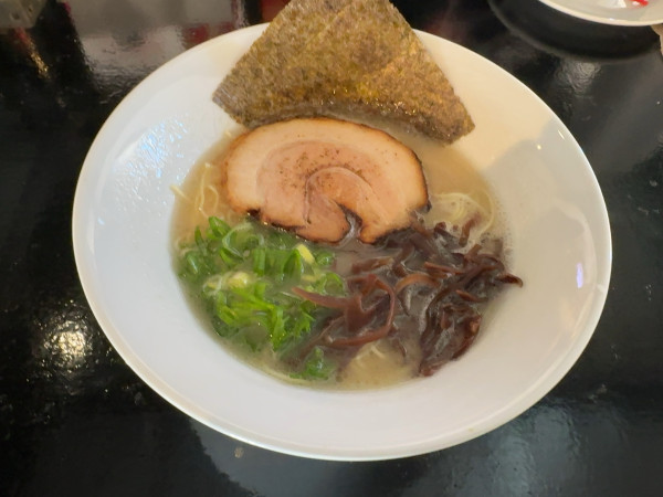 「九州とんこつらーめん　大盛無料＋替え玉　1000円」@びりー亭の写真