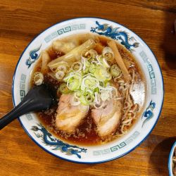 ワンタン醤油ラーメン