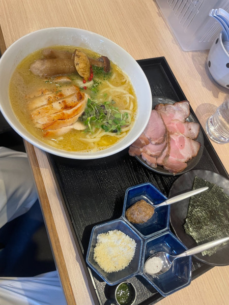 「ポルチーニ鶏白湯ラーメン+海苔」@麺屋 一燈の写真