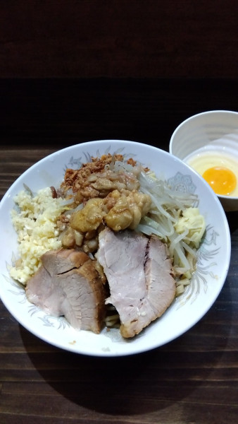 「汁なし+チーズ+生たまご」@ぶたけん。3rdの写真