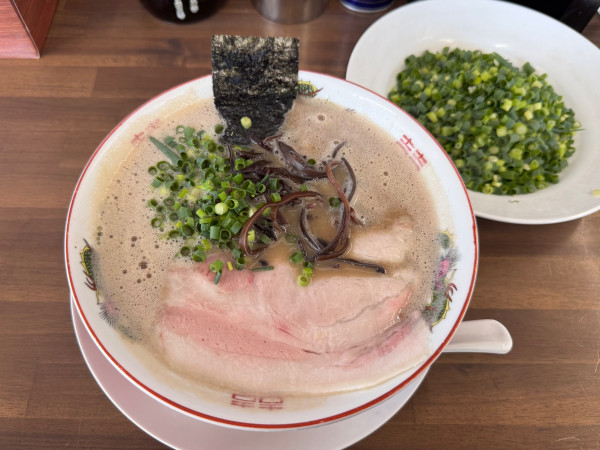 「ねぎラーメン（ねぎ別皿）＋替玉」@博多ラーメン 洋ちゃん食堂の写真
