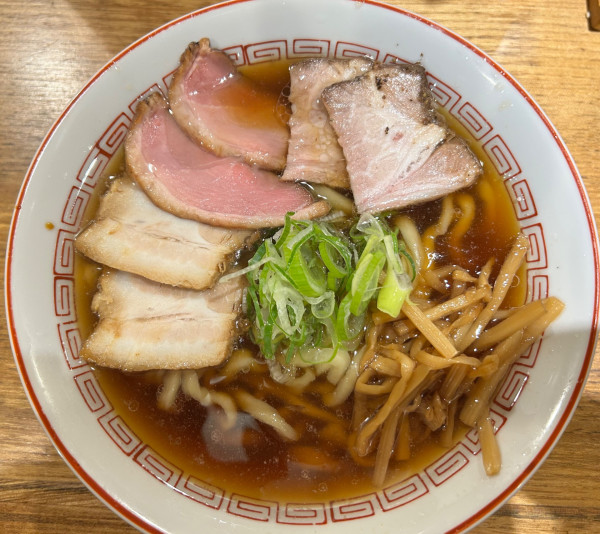 「肉そば醤油 1020円」@超多加水自家製手揉み麺 きたかた食堂の写真