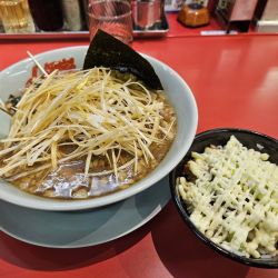 プレミアム醤油とんこつラーメン+白髪ネギ+コロチャー