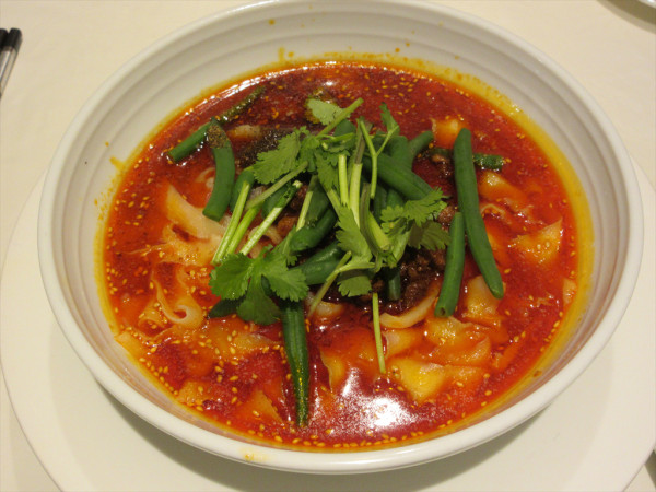 「麻辣刀削麺（1,280円）」@麻辣川府 銀座インズ店の写真