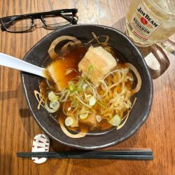 麺とおばんざいとお酒のお店 佳什