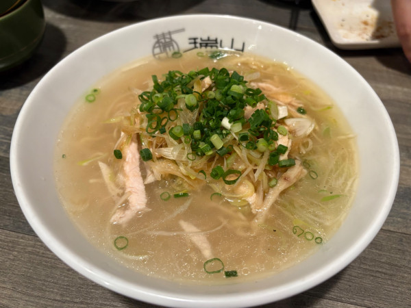 「ねぎと蒸し鶏の汁そば(塩味)1000円+他いろいろ」@中国菜はつがい麻婆豆腐店の写真