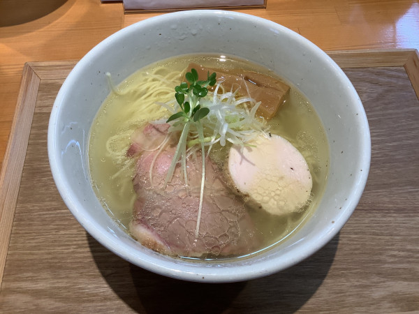 「塩らぁ麺　890円」@らぁ麺 椿の写真