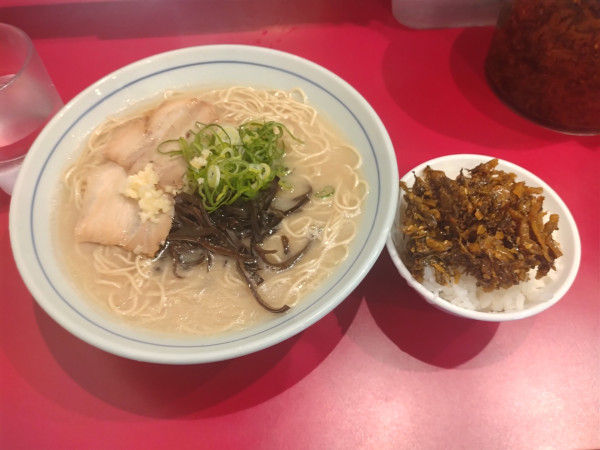 「本場博多ラーメン+ライス無料¥700-」@本場博多ラーメン せまかっちゃん 神田店の写真