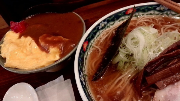 「中華　オムレツカレー」@奈つやの中華そばの写真