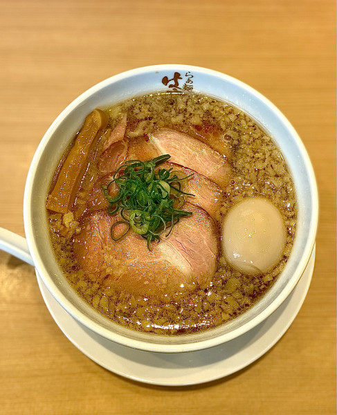 「特製背脂醤油らぁ麺」@らぁ麺はやし田 岩槻店の写真