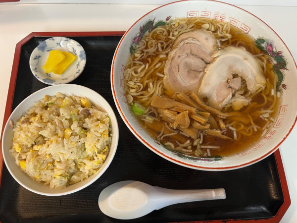 「ラーメン（しょう油）＋半チャンセット」@味好 駅東店の写真