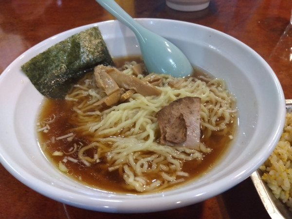 「醤油ラーメン」@ラーメン栄華の写真