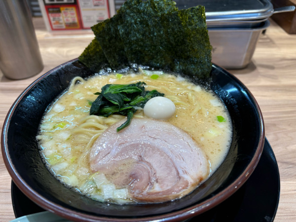 「ラーメン890円」@横濱家系ラーメン たくみ家 ひたち野店の写真
