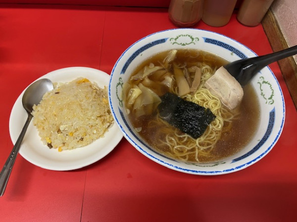 「ワンタンメン＋半チャーハン」@伊峡の写真