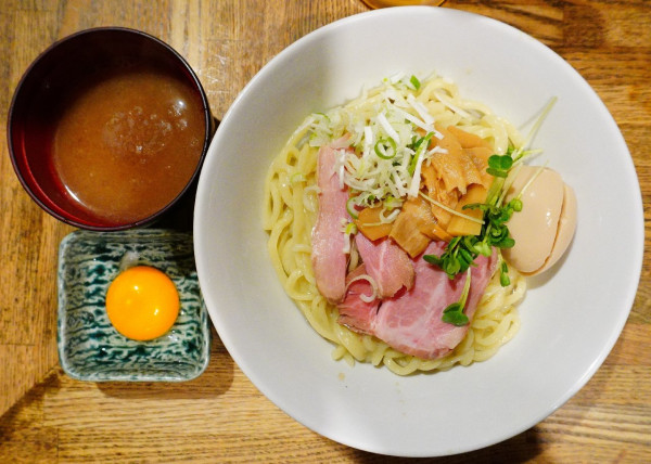「油そば 塩+味玉+生玉子+生ビール」@燦燦斗の写真
